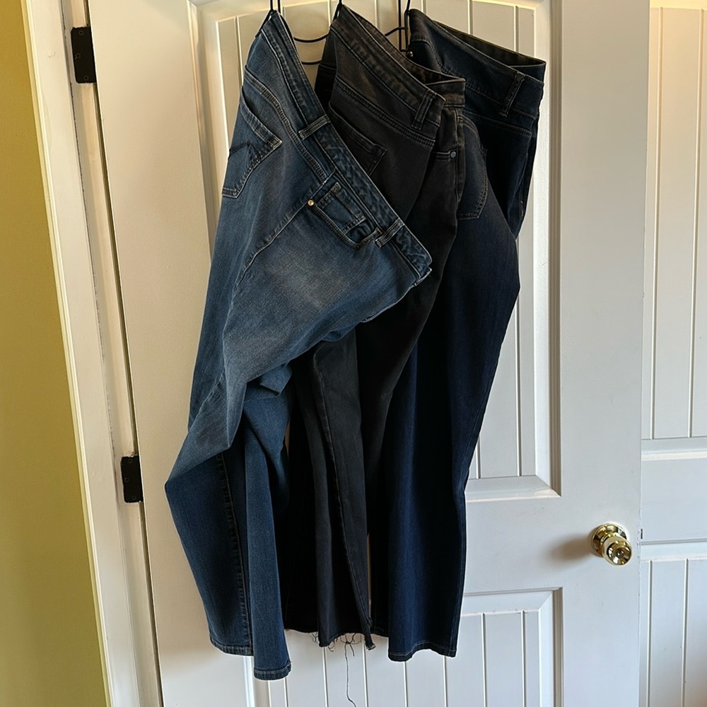 Lane Bryant 3pack Size 18 jeans. Black wash, dark wash and medium wash jeans.